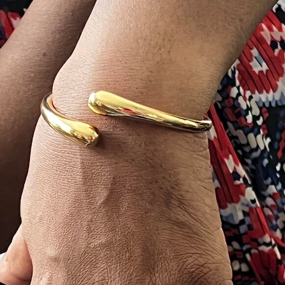 Neiman Marcus Adjustable 18K Gold Plated Chunky Open Bangle Gold Cuff Br… - Picture 4 of 5